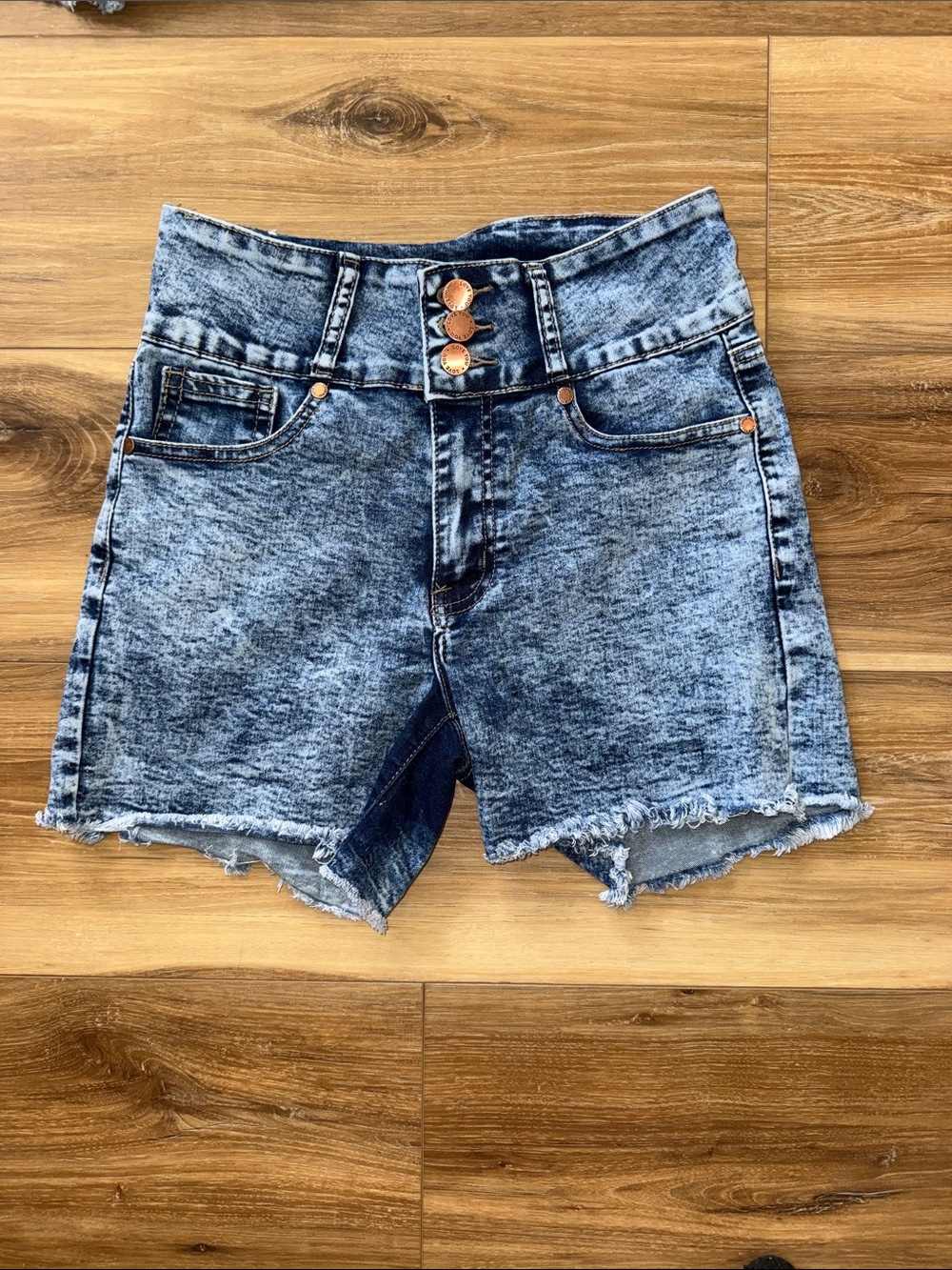 NWOT High-Waist Distressed Acid Wash Denim Shorts - Blue